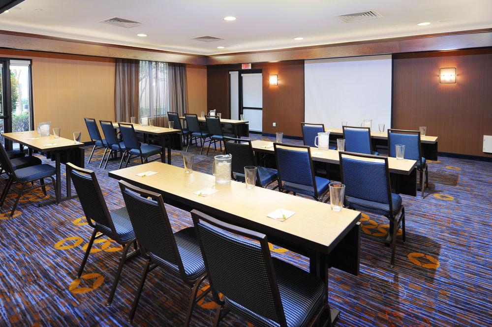Courtyard By Marriott Dallas Plano In Legacy Park Экстерьер фото