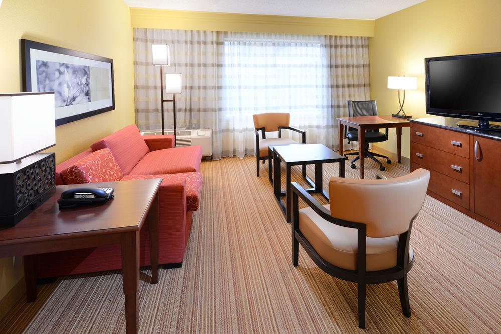 Courtyard By Marriott Dallas Plano In Legacy Park Экстерьер фото