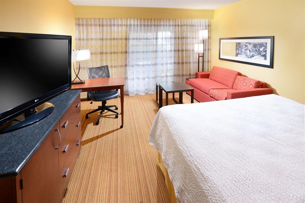 Courtyard By Marriott Dallas Plano In Legacy Park Экстерьер фото