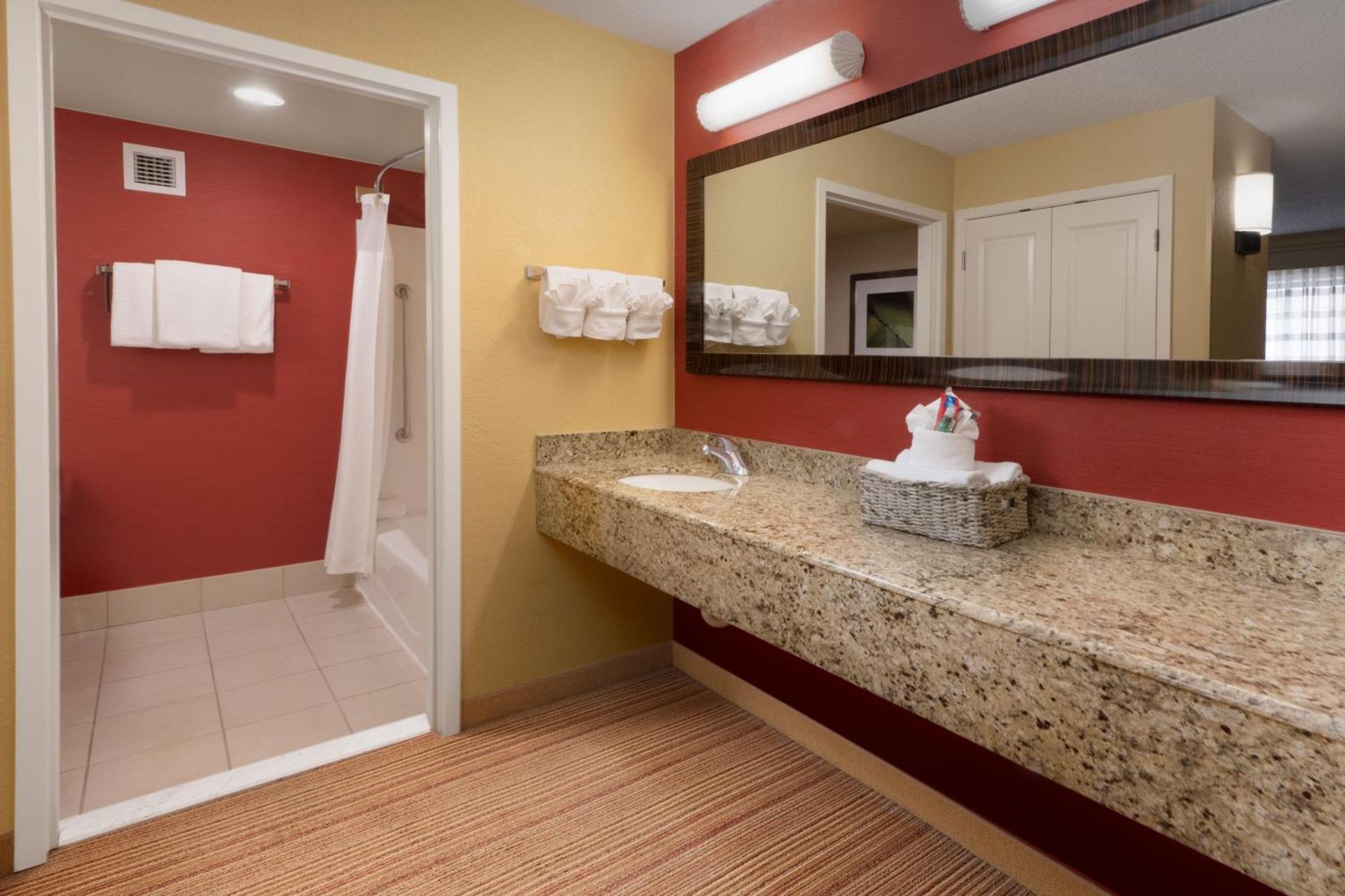 Courtyard By Marriott Dallas Plano In Legacy Park Экстерьер фото